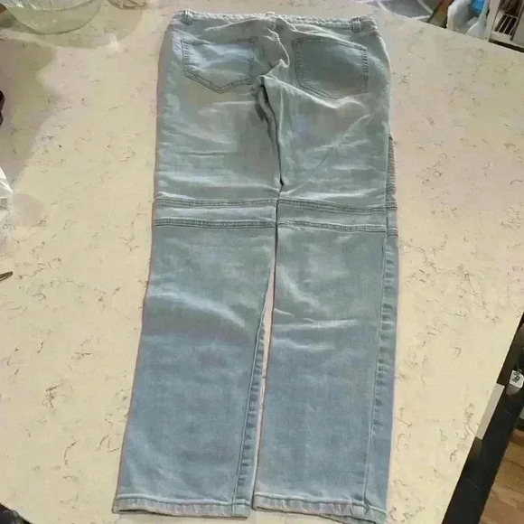 Men's Forever 21 Jeans - Picture 9 of 12